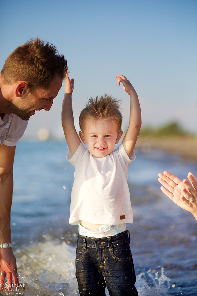 The R Family's Portrait Session at Mentor Headlands Beach Park