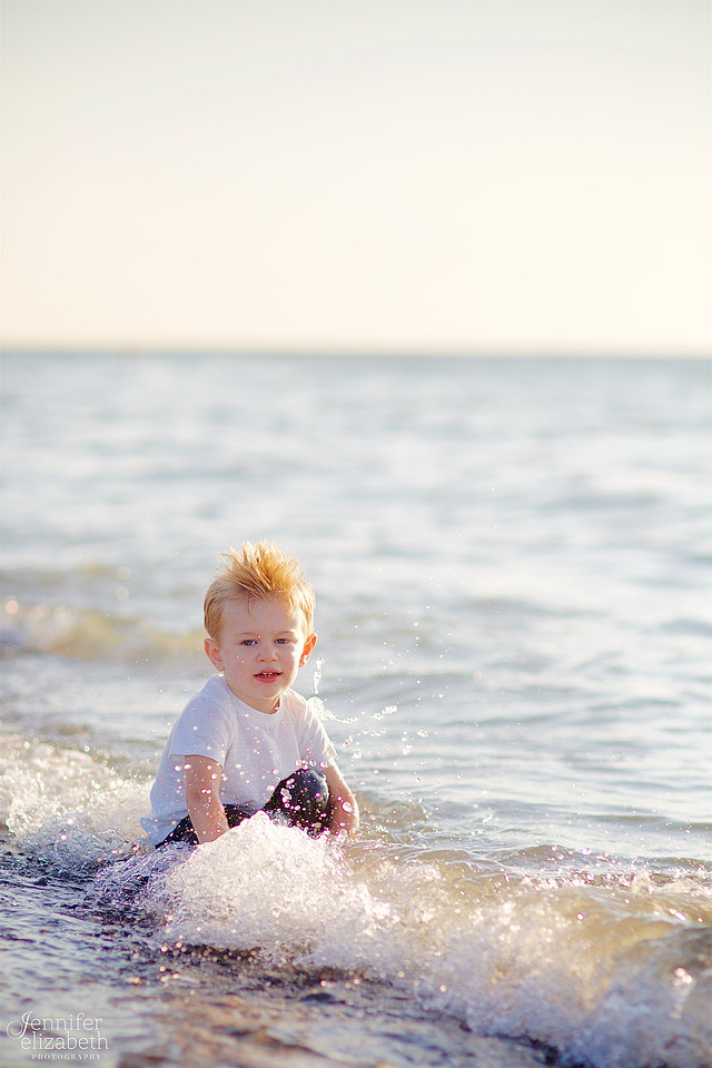 The R Family's Portrait Session at Mentor Headlands Beach Park