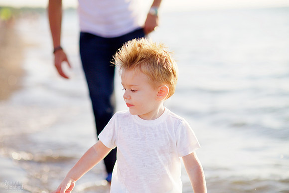 The R Family's Portrait Session at Mentor Headlands Beach Park