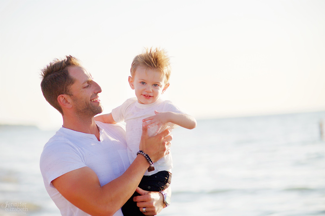 The R Family's Portrait Session at Mentor Headlands Beach Park