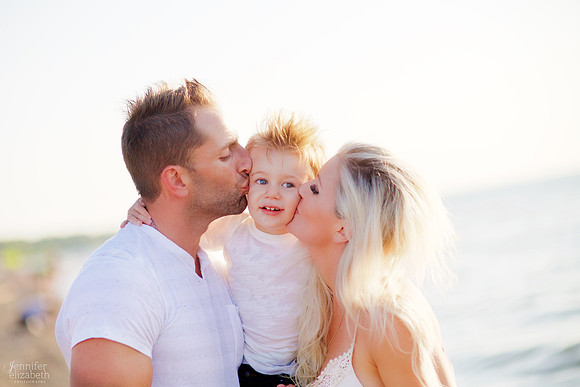 The R Family's Portrait Session at Mentor Headlands Beach Park