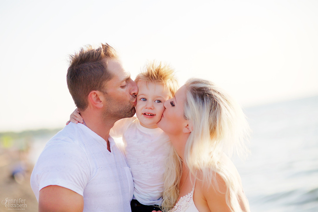The R Family's Portrait Session at Mentor Headlands Beach Park