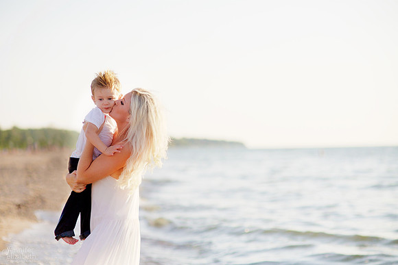 The R Family's Portrait Session at Mentor Headlands Beach Park