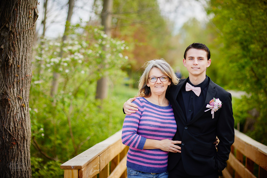 Kierstin & Gage: Prom Portrait Session at Hudson Springs Park