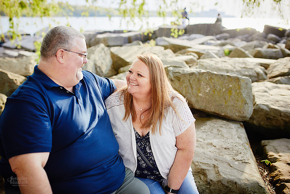 Kelly & Chris: Engagement Session at Edgewater Park