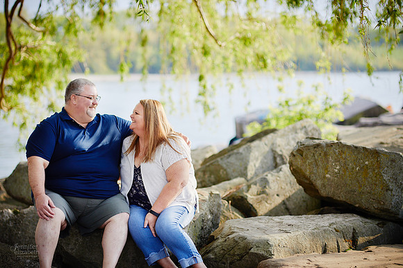 Kelly & Chris: Engagement Session at Edgewater Park