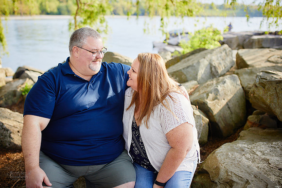 Kelly & Chris: Engagement Session at Edgewater Park