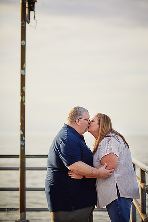 Kelly & Chris: Engagement Session at Edgewater Park