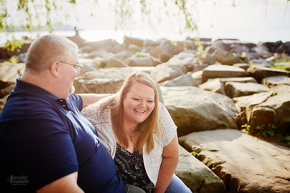 Kelly & Chris: Engagement Session at Edgewater Park