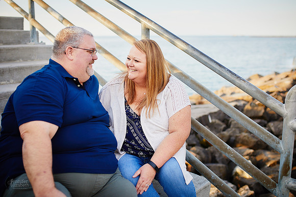 Kelly & Chris: Engagement Session at Edgewater Park