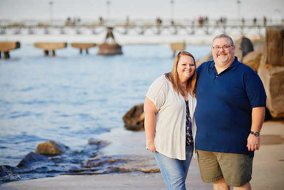 Kelly & Chris: Engagement Session at Edgewater Park