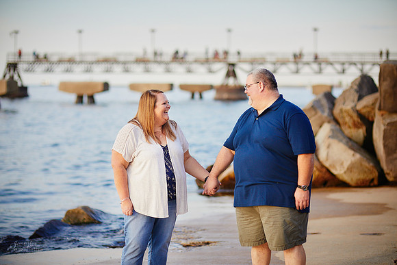 Kelly & Chris: Engagement Session at Edgewater Park