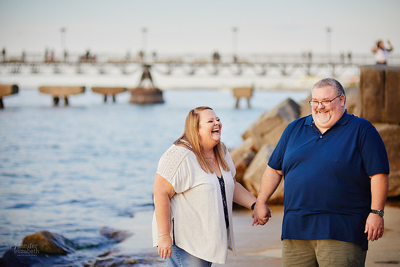 Kelly & Chris: Engagement Session at Edgewater Park