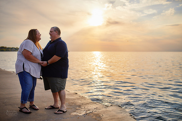 Kelly & Chris: Engagement Session at Edgewater Park