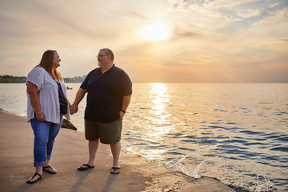 Kelly & Chris: Engagement Session at Edgewater Park
