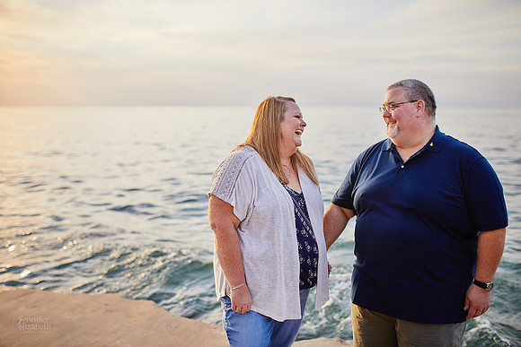 Kelly & Chris: Engagement Session at Edgewater Park
