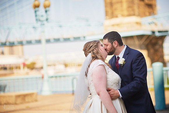 Melissa & Charles: Cincinnati Marriott Rivercenter Wedding