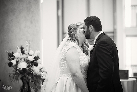 Melissa & Charles: Cincinnati Marriott Rivercenter Wedding
