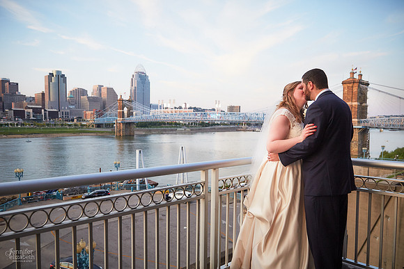 Melissa & Charles: Cincinnati Marriott Rivercenter Wedding
