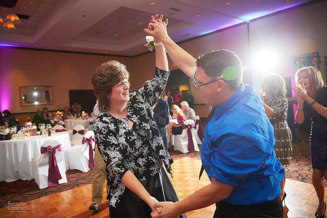 Allie & Brian: Bertram Inn Wedding in Aurora, Ohio