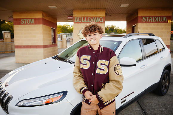 Cohen: Senior Session at Franklin Mills Riveredge Park and Stow-Munroe Falls High School