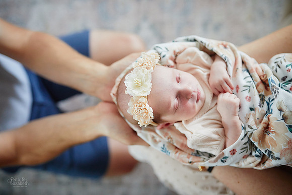 Madilyn: Lifestyle Newborn Session in Avon