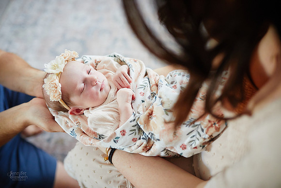 Madilyn: Lifestyle Newborn Session in Avon