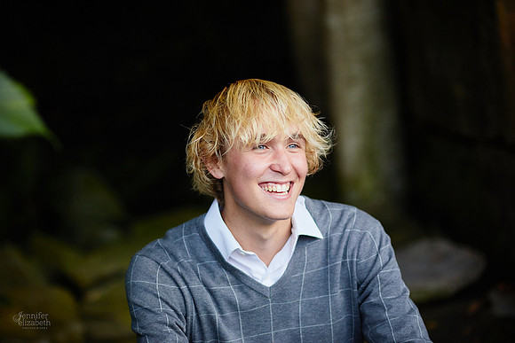 Brendan: Senior Session at Franklin Mills Riveredge Park in Kent