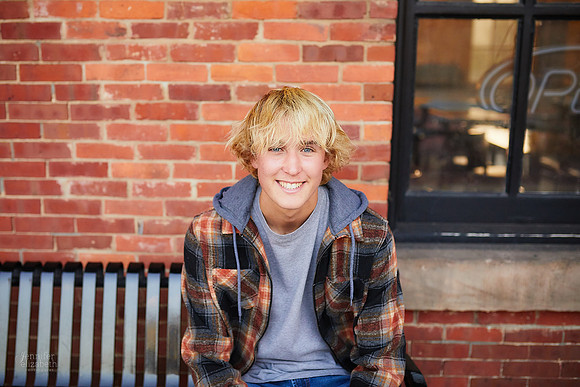 Brendan: Senior Session at Franklin Mills Riveredge Park in Kent