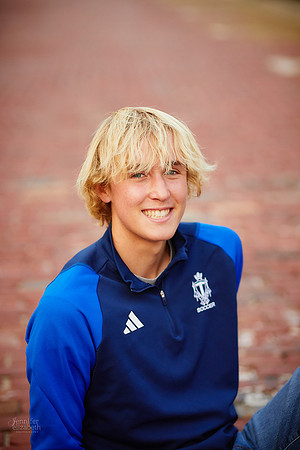 Brendan: Senior Session at Franklin Mills Riveredge Park in Kent