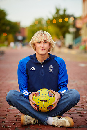 Brendan: Senior Session at Franklin Mills Riveredge Park in Kent