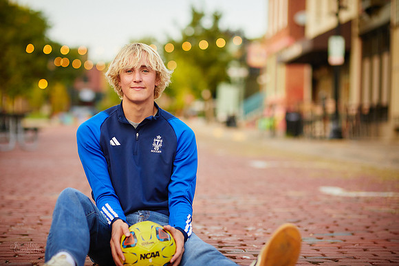 Brendan: Senior Session at Franklin Mills Riveredge Park in Kent