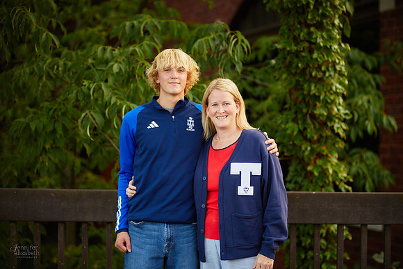 Brendan: Senior Session at Franklin Mills Riveredge Park in Kent