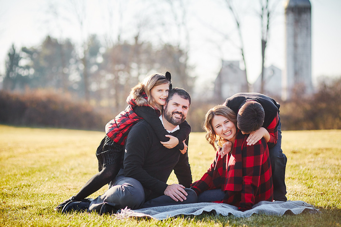 The L Family: Holiday Portrait Session in Granville, Ohio