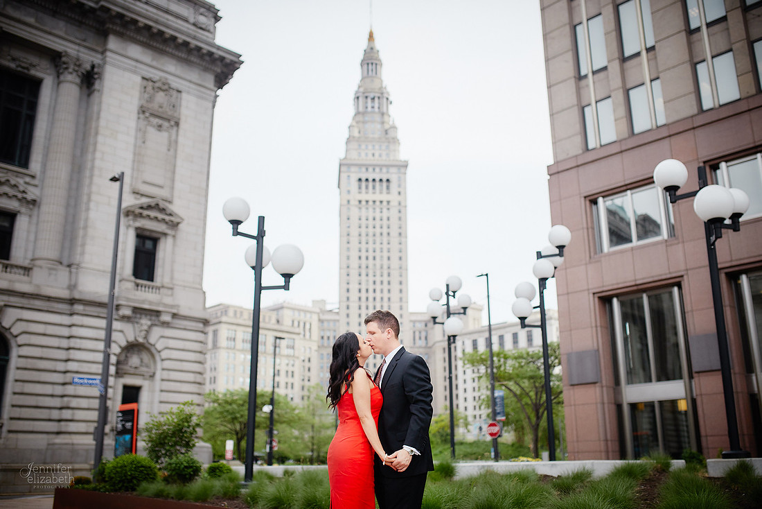 Sophia & Brian: Engagement Session in Downtown Cleveland and Edgewater Beach
