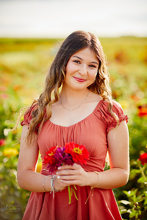 Rachel: Senior Sunflower Session at Ramseyer Farms in Wooster