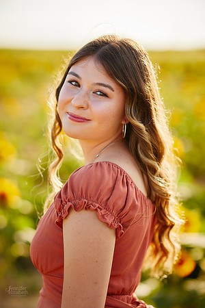 Rachel: Senior Sunflower Session at Ramseyer Farms in Wooster