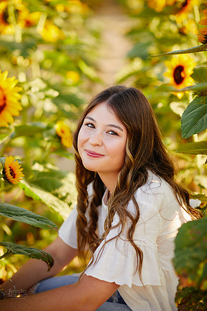 Rachel: Senior Sunflower Session at Ramseyer Farms in Wooster