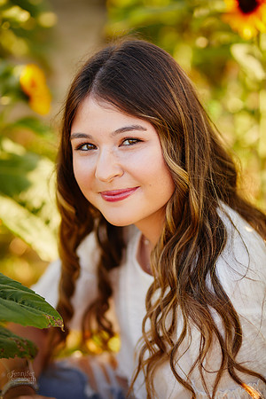 Rachel: Senior Sunflower Session at Ramseyer Farms in Wooster