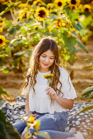 Rachel: Senior Sunflower Session at Ramseyer Farms in Wooster