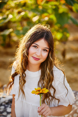 Rachel: Senior Sunflower Session at Ramseyer Farms in Wooster
