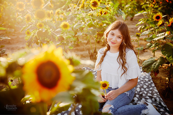 Rachel: Senior Sunflower Session at Ramseyer Farms in Wooster