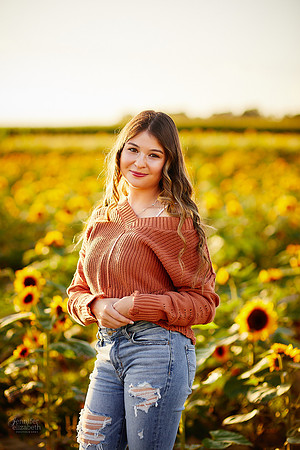Rachel: Senior Sunflower Session at Ramseyer Farms in Wooster