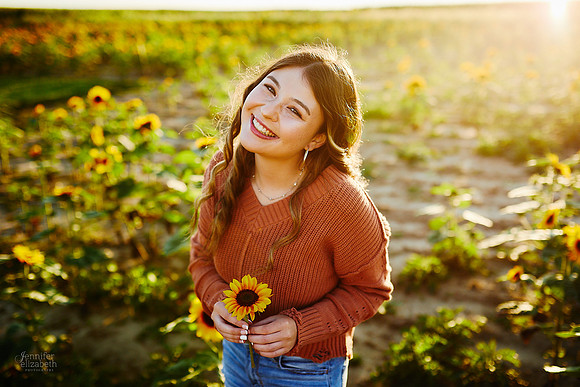 Rachel: Senior Sunflower Session at Ramseyer Farms in Wooster