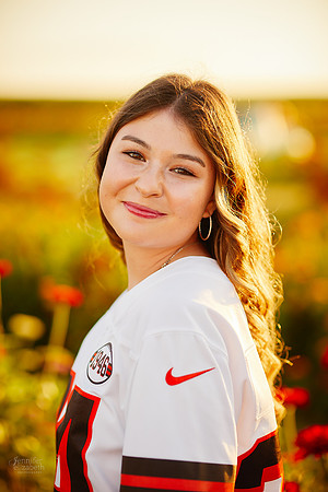 Rachel: Senior Sunflower Session at Ramseyer Farms in Wooster
