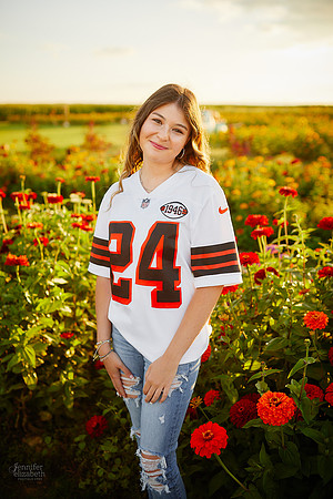 Rachel: Senior Sunflower Session at Ramseyer Farms in Wooster