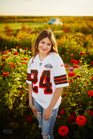 Rachel: Senior Sunflower Session at Ramseyer Farms in Wooster