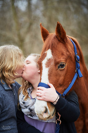 Emily & Colin: Engagement Session with Horse in Xenia, Ohio