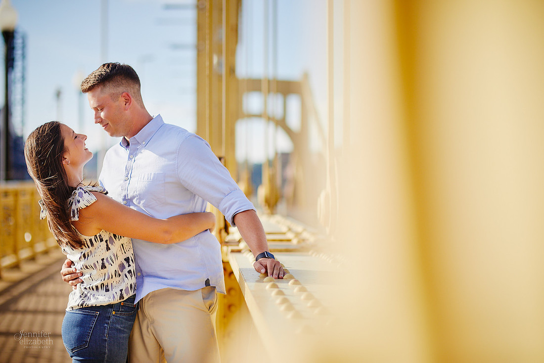 Stephanie & Tom: Pittsburgh Engagement Session at Roberto Clemente Bridge and Point State Park Fountain