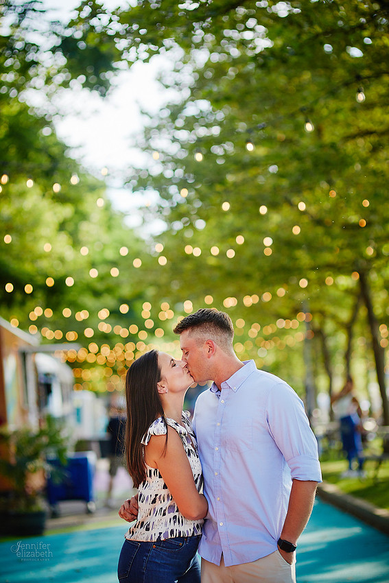 Stephanie & Tom: Pittsburgh Engagement Session at Roberto Clemente Bridge and Point State Park Fountain